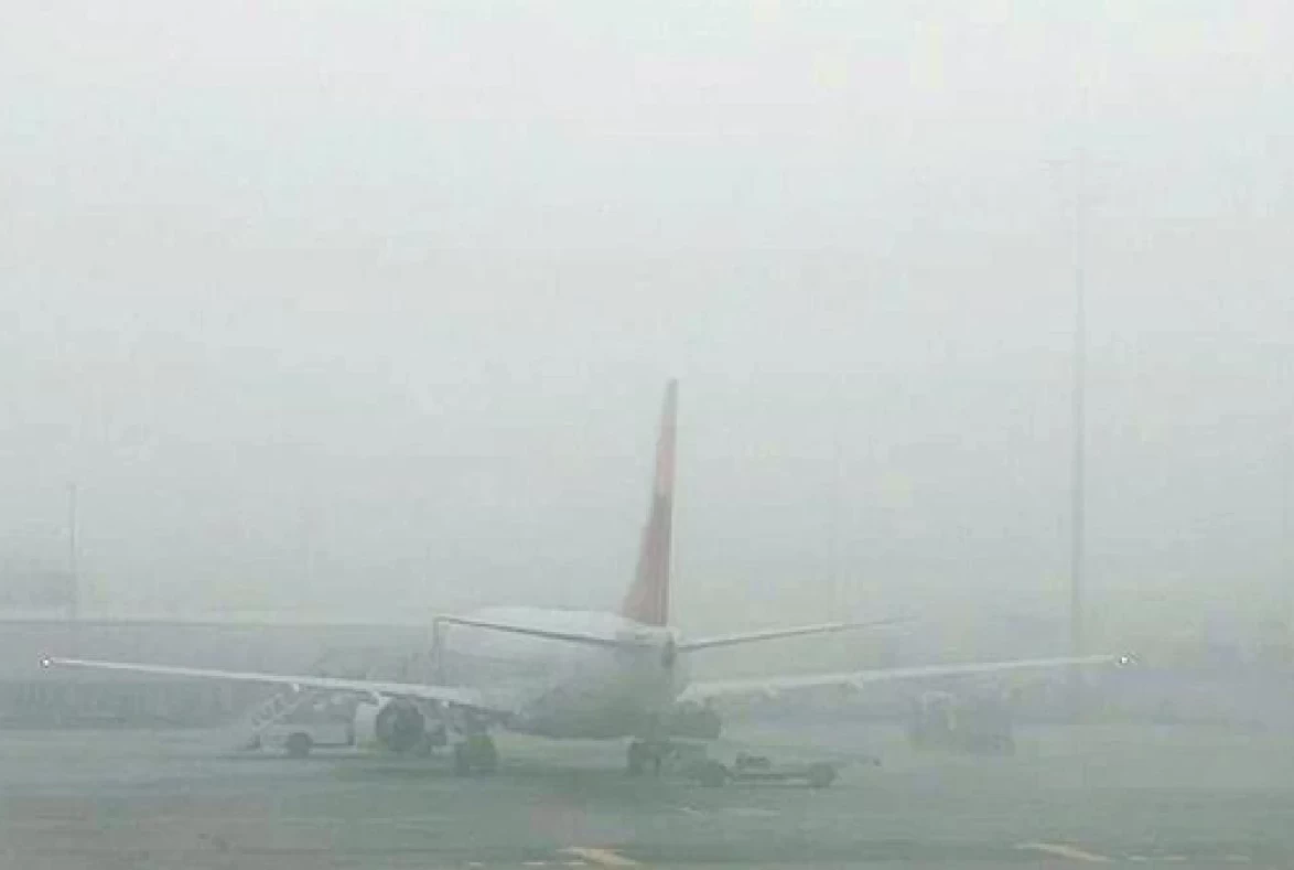 Diyarbakır Havalimanı'nda Sis Sebebiyle Uçuşlar Durduruldu