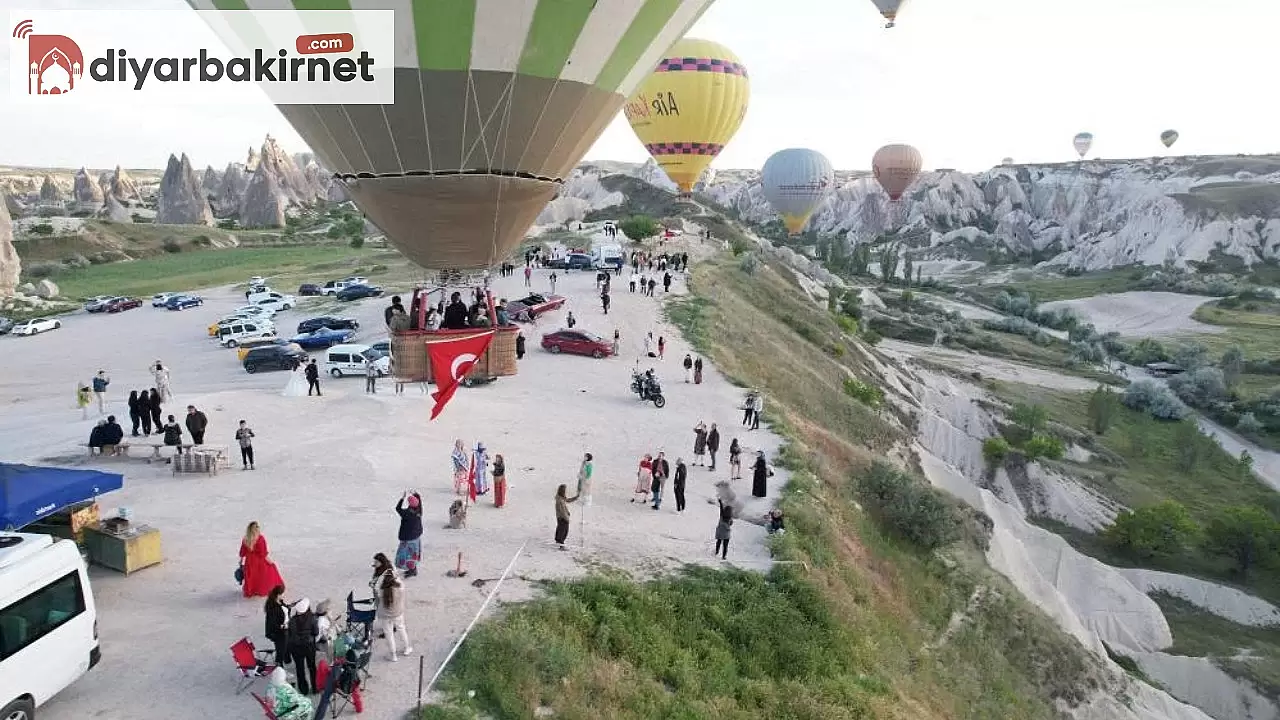 19 Mayıs kutlamaları Kapadokya'da gökyüzünü sardı