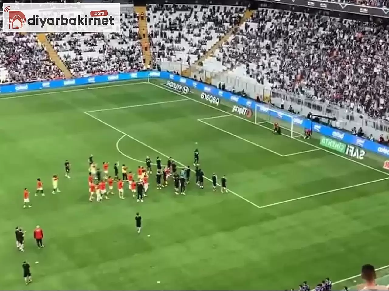 Beşiktaş taraftarından Hatayspor'a destek!