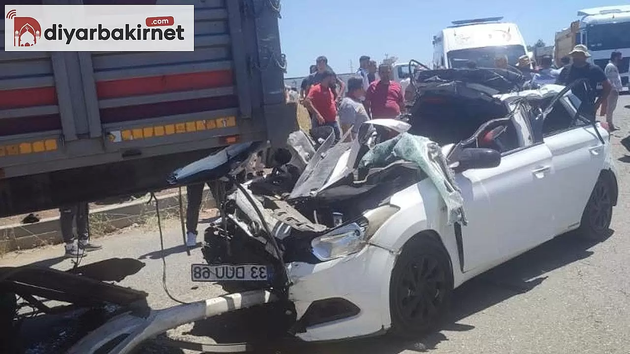 Talihsiz Sürücü TIR'ın Altına Girdi: Hayatını Kaybetti