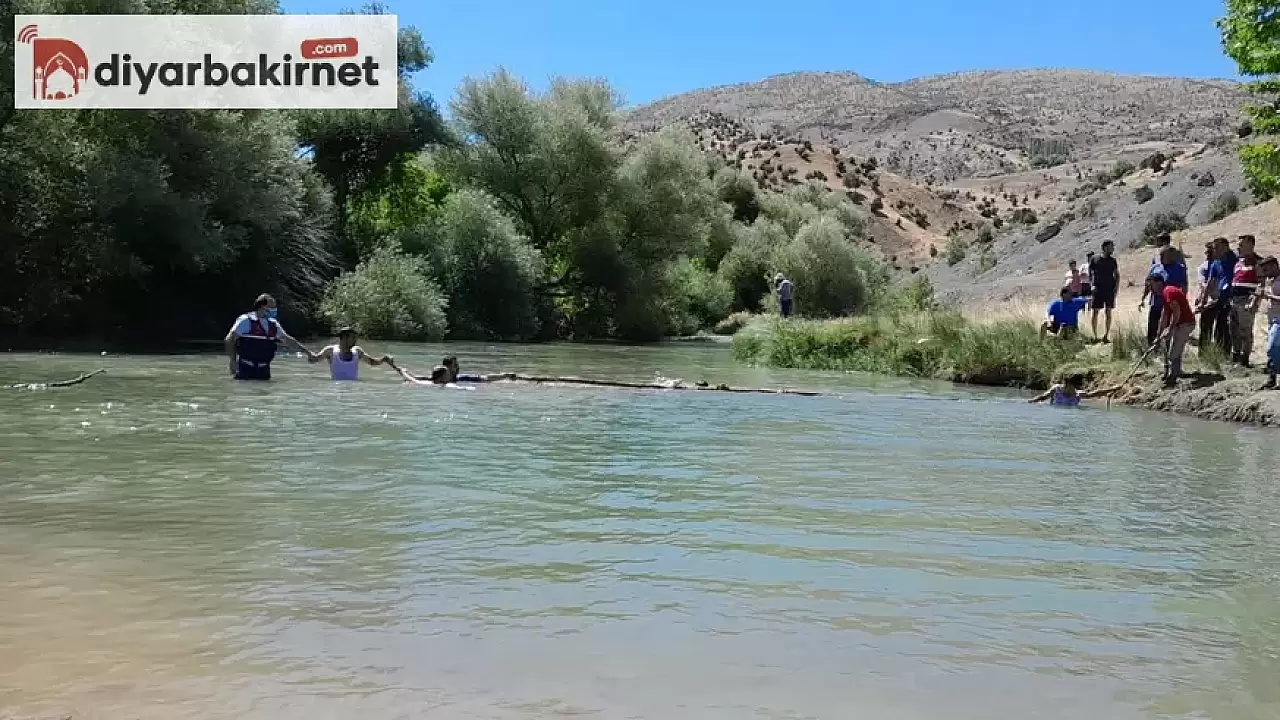 Genç kızı kurtarmaya çalışan kahramanın dramatik hikayesi: Kendisi de boğulma tehlikesi geçirdi!