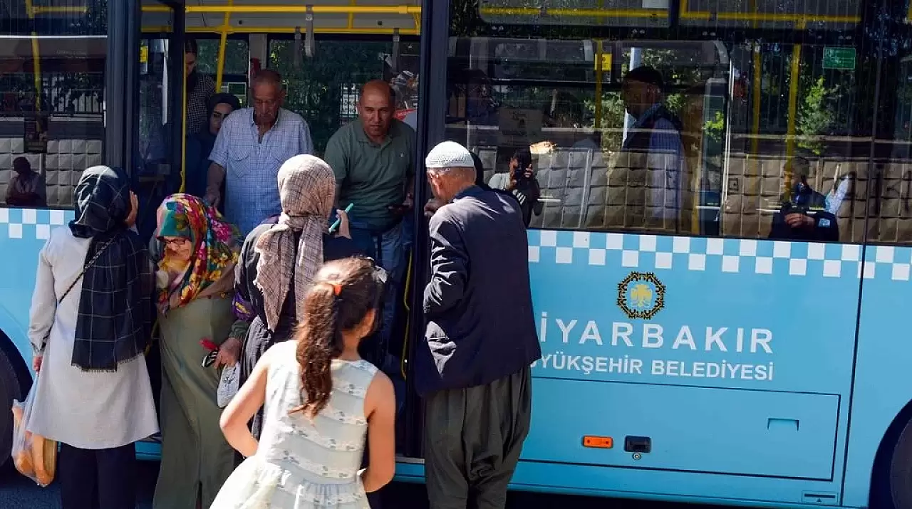 Diyarbakır'da Ücretsiz Toplu Taşıma Hizmeti Halkın Beğenisini Kazandı