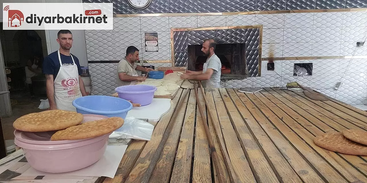 Video - Diyarbakır'da Bayram Öncesi Fırınlarda Yoğun Çörek Üretimi Devam Ediyor