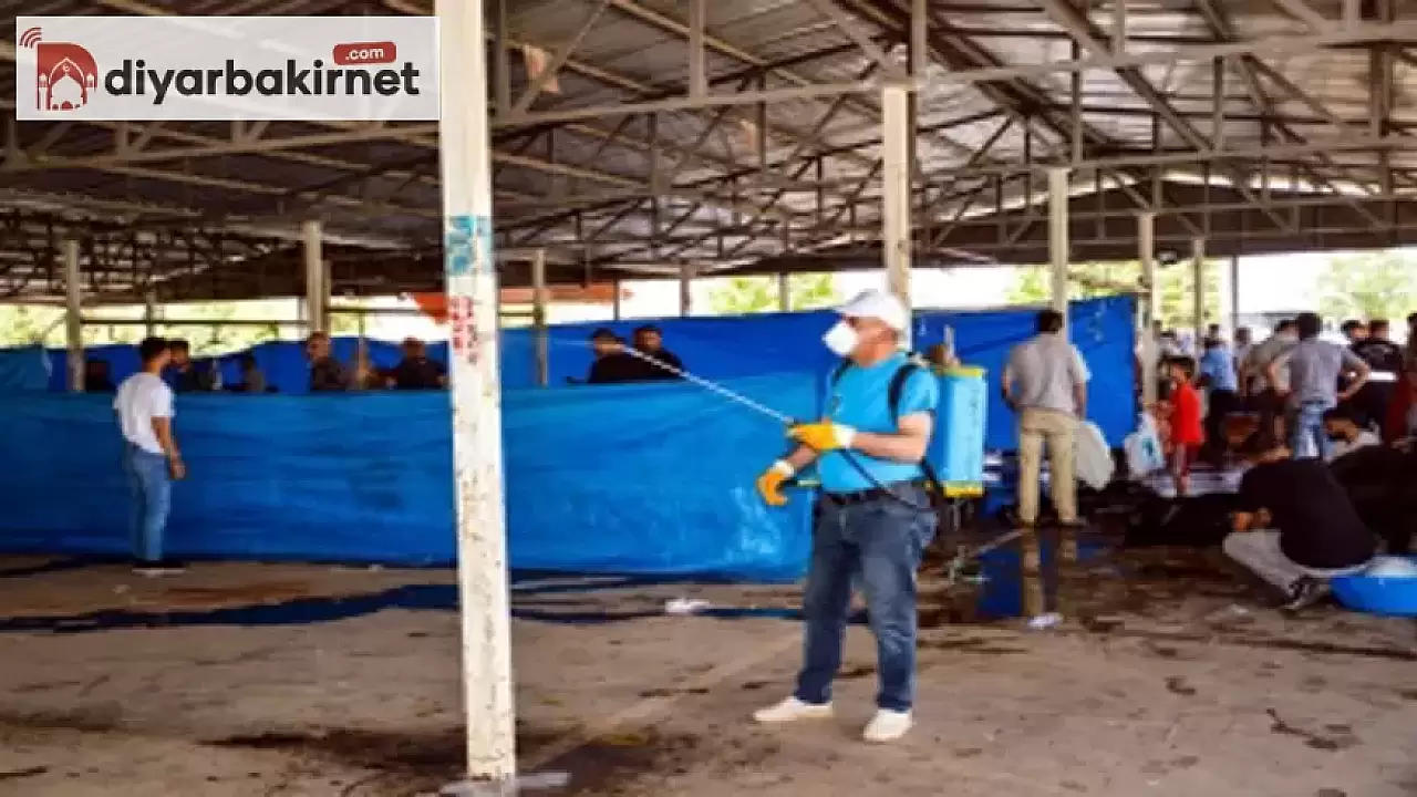 Kurban Bayramı için Satış ve Kesim Yerleri Özel İlaçlarla Temizleniyor