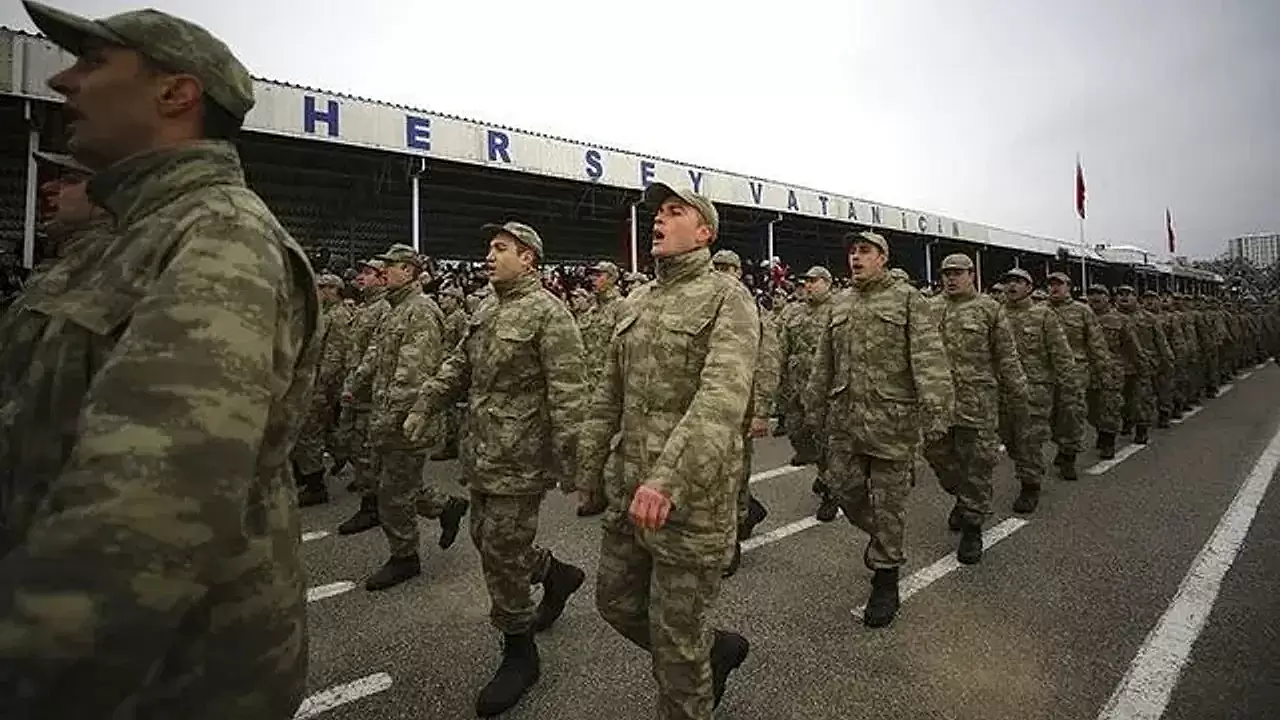 Türkiye’de zorunlu askerlik kalkıyor mu?