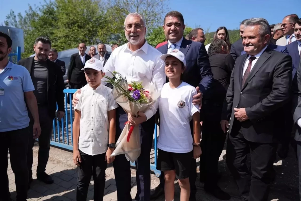 Bakan Işıkhan: "Türkiye'nin Çocuk İşçiliği ile Mücadele Çalışmaları Diğer Ülkelere Rehber Oluyor"