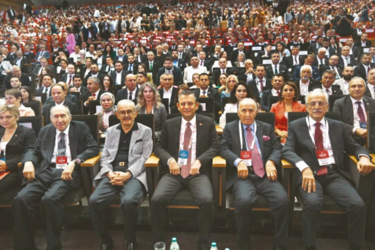 CHP Tüzük Kurultayı Başladı: 32 Madde Değişiyor