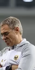 Taraftarlardan yükselen "Ersun Yanal istifa" sesleri 90 dakika boyunca tribünleri inletti.