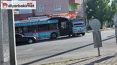 Otobüs ile pikap çarpıştı: Çok sayıda yaralı var..