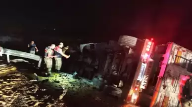 Diyarbakır-Siverek Karayolu'nda Korkutan Kaza: İki Tır Çarpıştı, 1'i Çocuk 2 Kişi Yaralandı