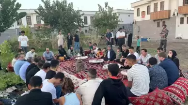 Diyarbakır'da Gençler Sezai Karakoç İçin Bir Araya Geldi