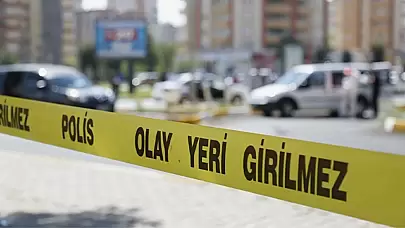 Evinde yasak aşk kaçamağı yapan kadın, kocasına yakalandı! Bıçak ve boru anahtarıyla dehşet saçtı