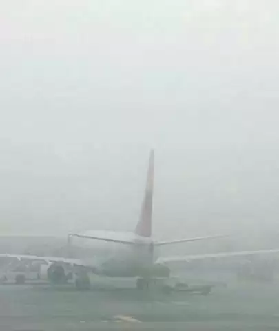 Diyarbakır Havalimanı'nda Sis Sebebiyle Uçuşlar Durduruldu