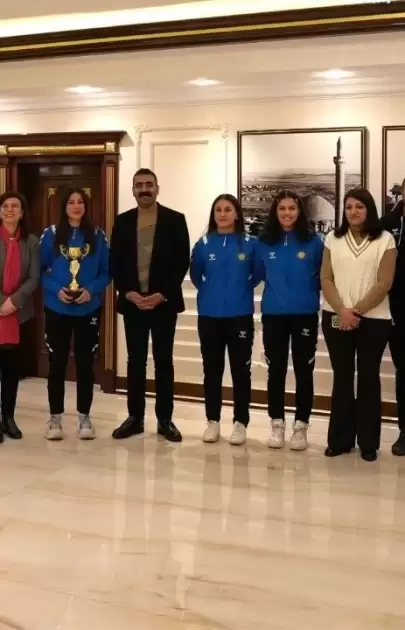 Diyarbakır'da Genç Kadınlar Voleybol Takımı, Ödül Töreninde Gururla Karşılandı!