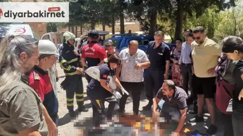 Mardin'de kaza sonucu devrilen traktör, 3 kişiyi yaralayarak ikiye bölündü