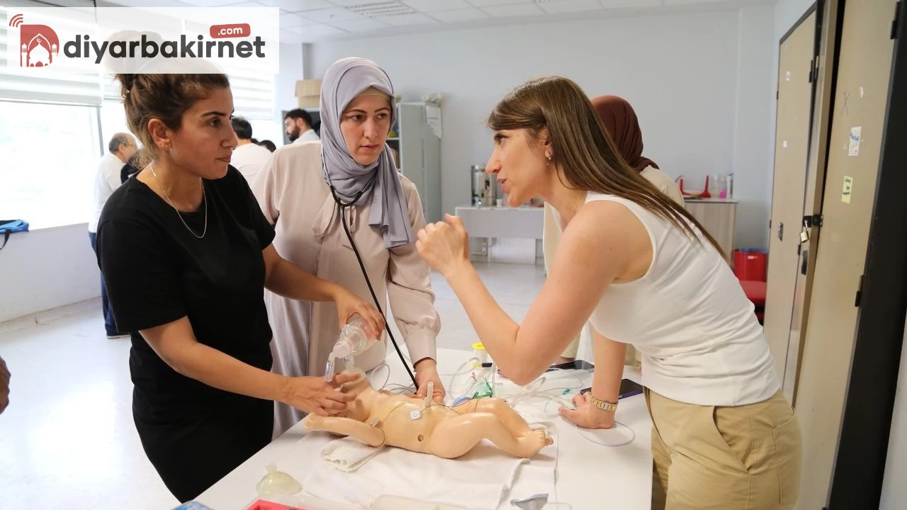 Diyarbakır'da Yenidoğan Ölümlerini Azaltmak İçin Eğitim Programı Başlatıldı