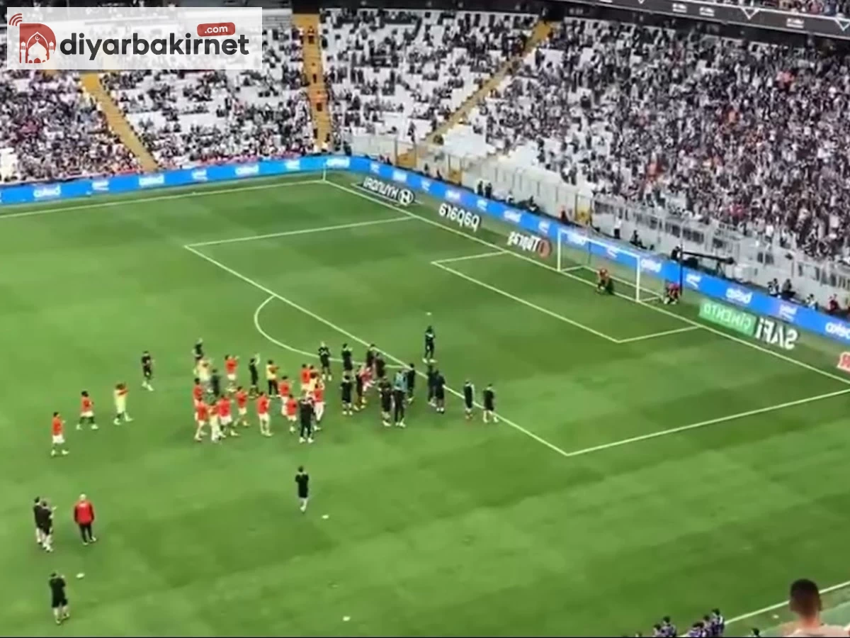 Beşiktaş taraftarından Hatayspor'a destek!