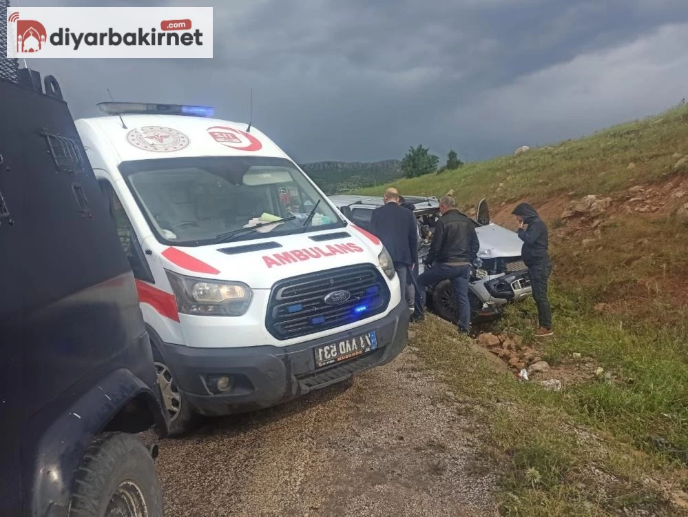 Şırnak'ta polis aracı ile hafriyat kamyonu çarpıştı