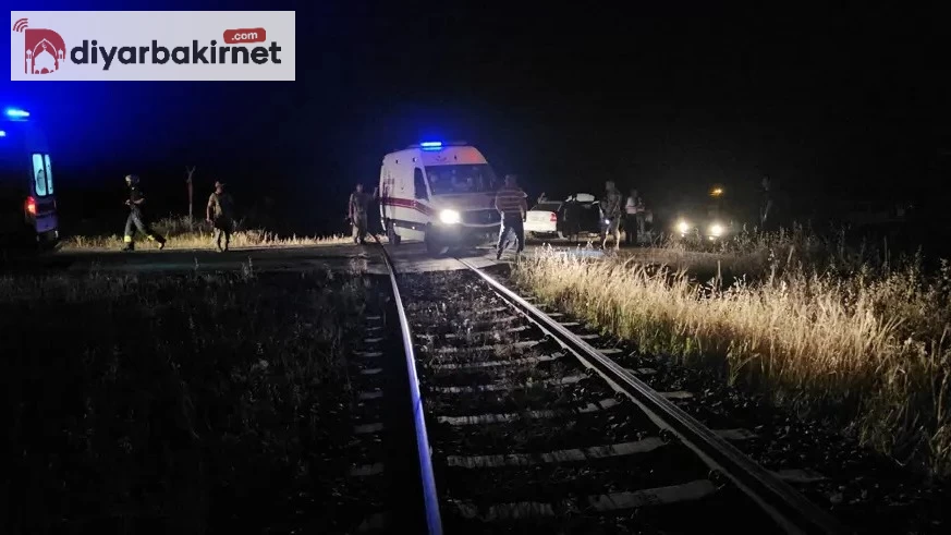 Diyarbakır'da Yük Treni ile Otomobil Kaza Yaptı: 2 Kişi Yaralandı