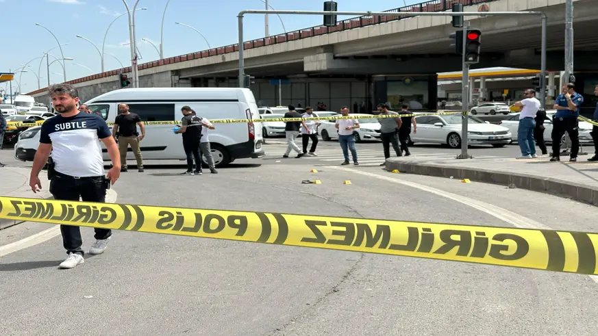 Diyarbakır'da bir avukat, eski eşiyle yaşadığı anlaşmazlık sonrası eski eşinin yakınına silahlı saldırıda bulundu.