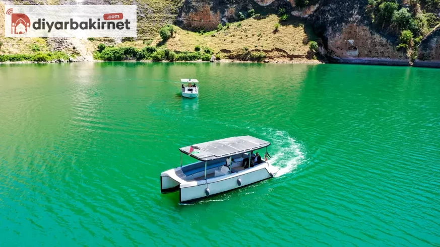 Dicle Baraj Gölü'ne Filistin bayraklarıyla süslenmiş tekneler yola çıkıyor