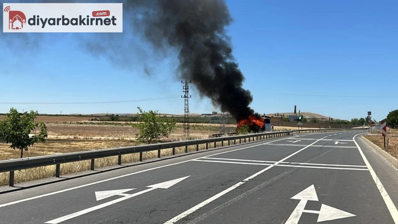 Polis Ekibini Taşıyan Araç Alev Alev Yandı!