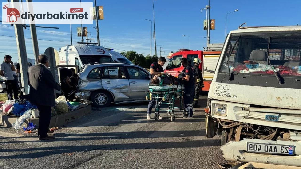 Otomobil ile Pikap Kaza Yaptı: Olayda Çok Sayıda Yaralı Bulunuyor