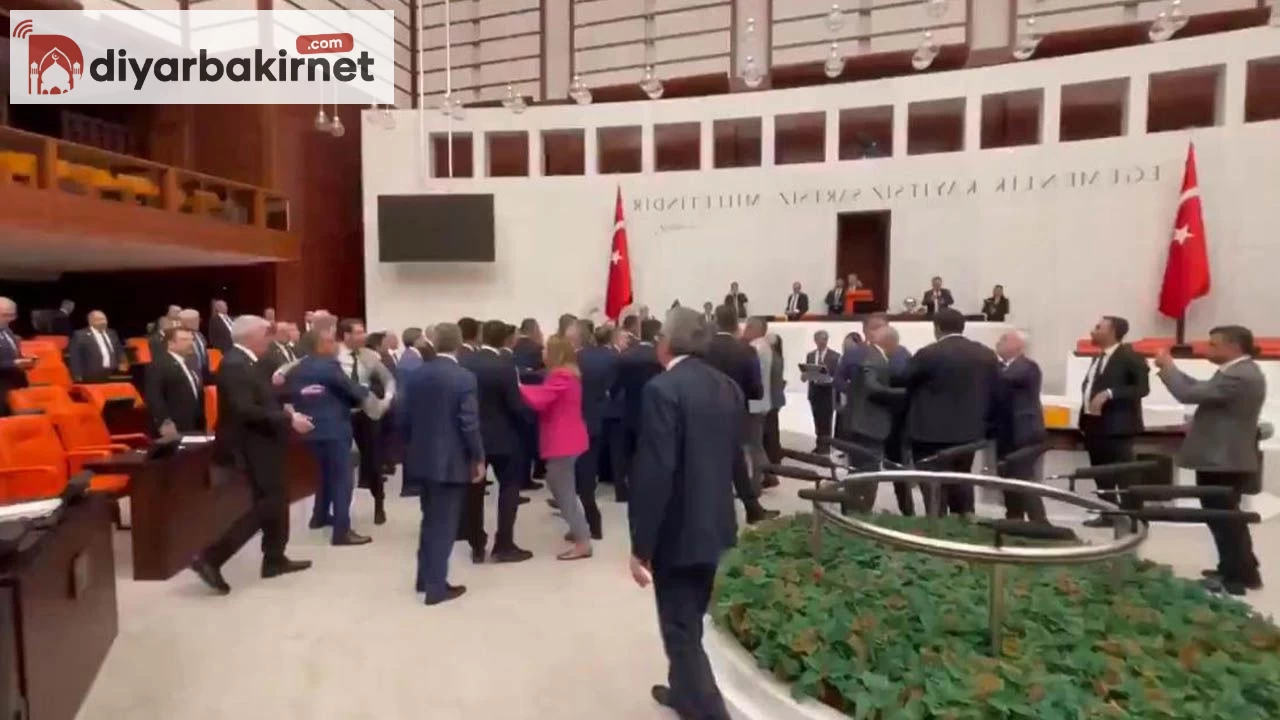 DEM Parti ve AK Parti Milletvekilleri Mecliste Birbirine Girdi!