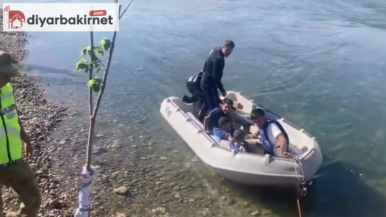 AFAD, Dicle Nehri'nde Mahsur kalanları Kurtardı