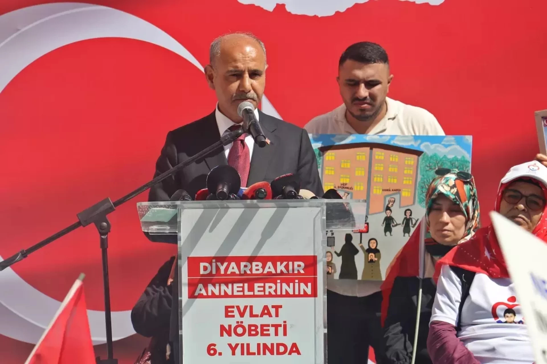 İçişleri Bakan Yardımcısı Aktaş'tan Diyarbakır Annelerine Destek: "Terörün Kökünü Kazımaya Az Kaldı"