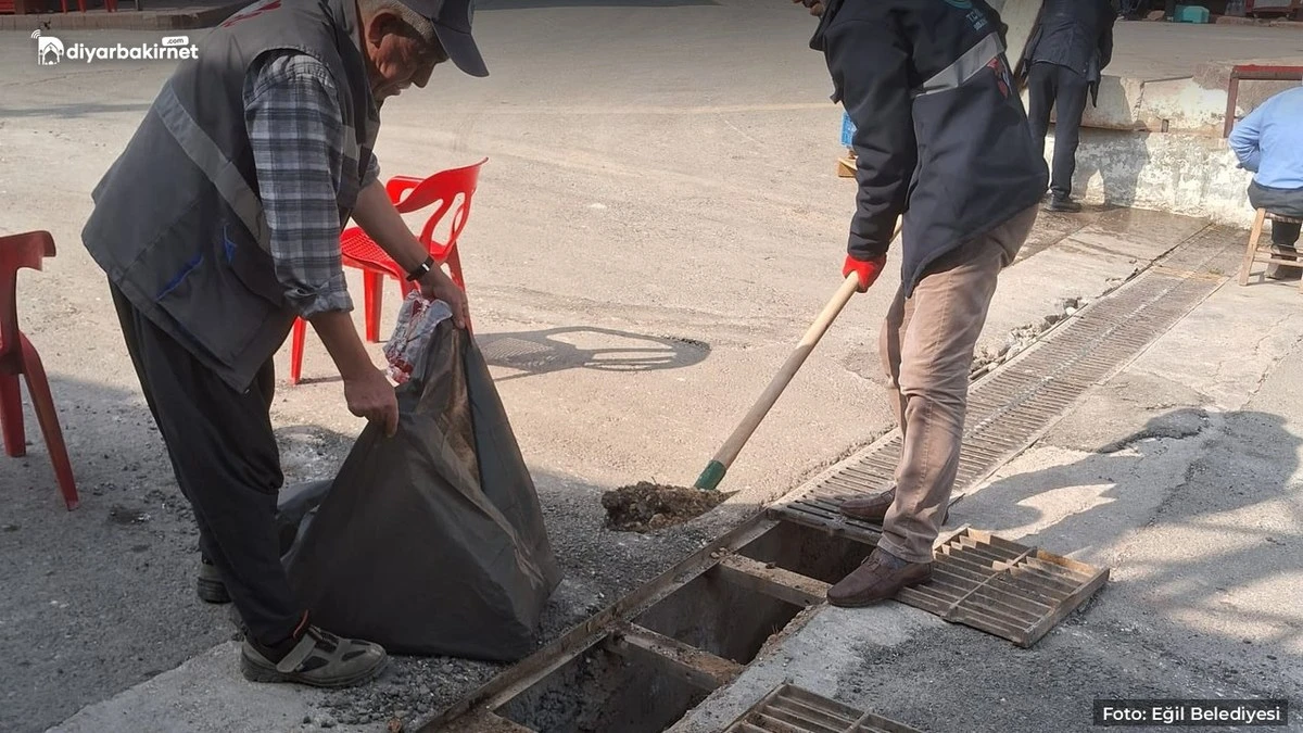 Eğil'de sağanak öncesi ızgaralar temizlendi