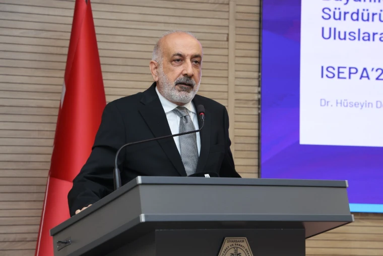 Diyarbakır'da ISEPA'26 sempozyumunda DTSO kürsüsünde konuşma