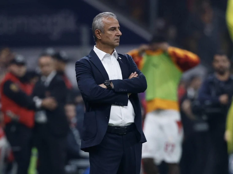 İsmail Kartal Galatasaray derbisinde kenarda kollarını kavuşturmuş