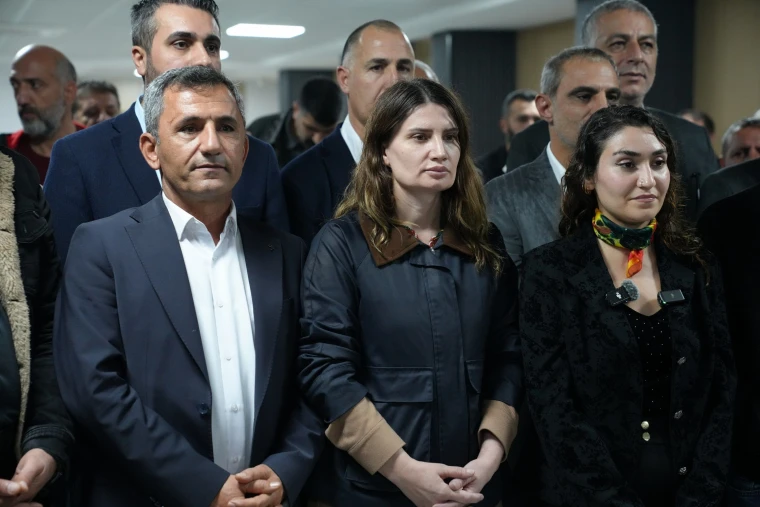 Diyarbakır Sur kaldırım işgali basın toplantısında eşbaşkanlar