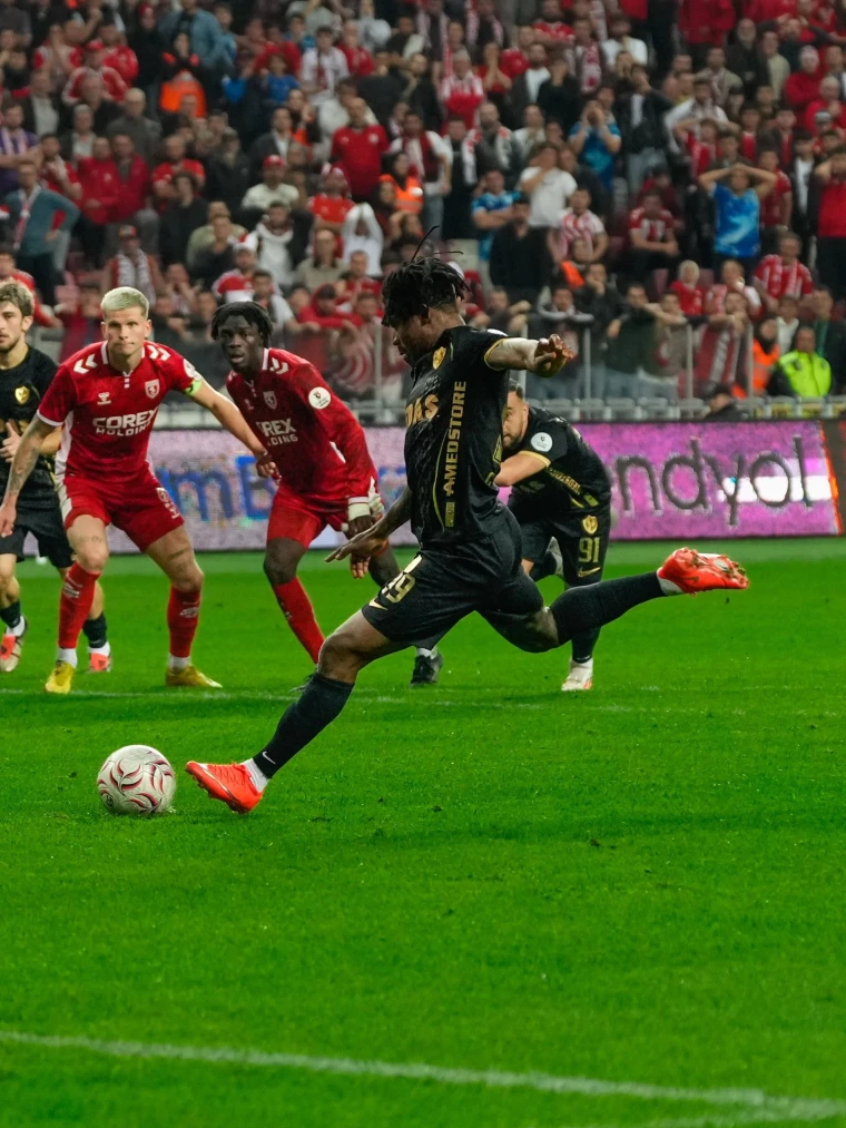 Amedsporlu futbolcular Samsunspor maçında atakta